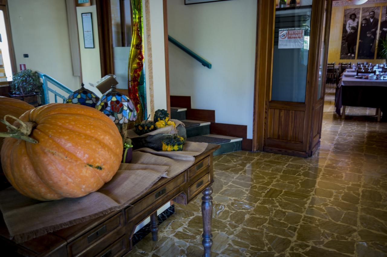 Albergo La Romanella Spinone Al Lago Exterior foto